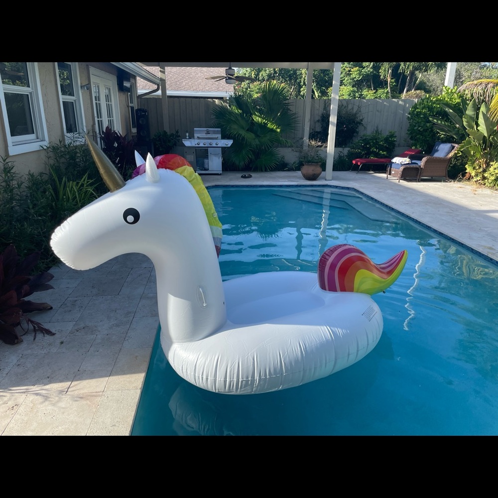 nifty drifty inflatable unicorn pool floaty